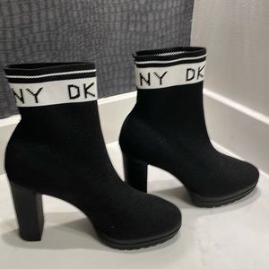 Size 8. DKNY black and white ankle sock booties knit fabric